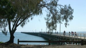 The 868m long pier and beach at Urangan is a major attraction of the area.(2007)