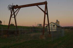 Old crane and gantry at Merriwa (2015)