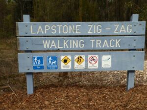 Walking track sign, Lapstone