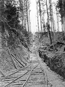 Winching a load down the western side of The Bump incline [Rev. Benton, circa 1918, courtesy LRRSA]