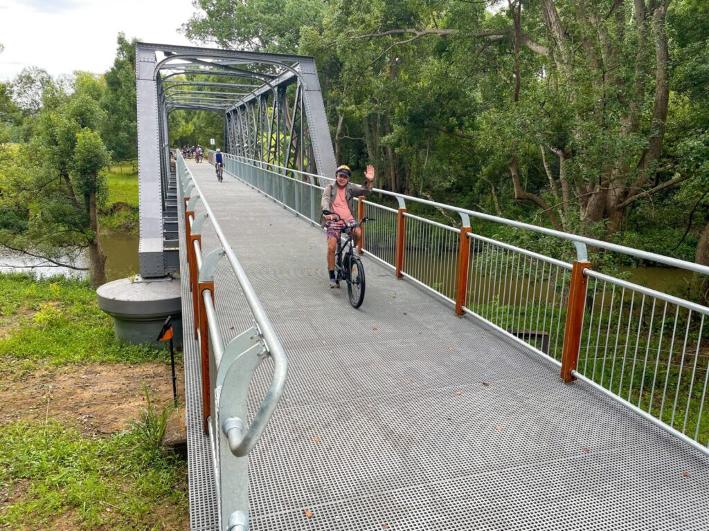 Support the Northern Rivers Rail Trail to go through Byron Shire